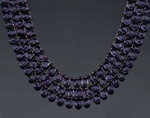 AN AMETHYST AND GARNET NECKLACE