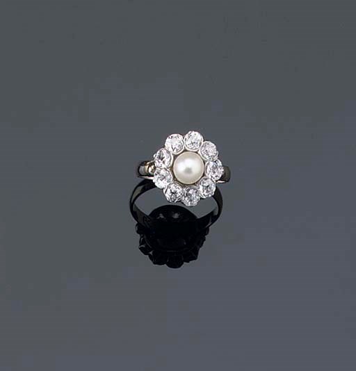 AN ANTIQUE PEARL AND DIAMOND RING