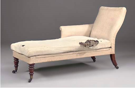 A VICTORIAN MAHOGANY DAYBED