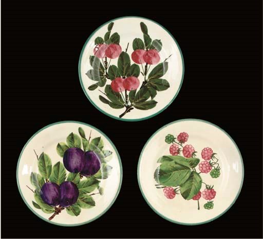 A WEMYSS RASPBERRIES PLATE
