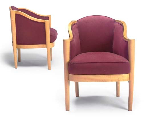 A PAIR OF BIRCH LOUNGE CHAIRS