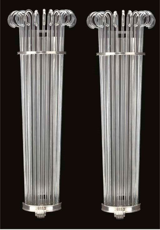 A PAIR OF GLASS ROD AND SILVERED METAL WALL LIGHTS
