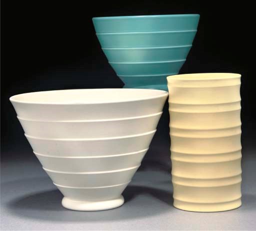 A WEDGWOOD MOONSTONE VASE