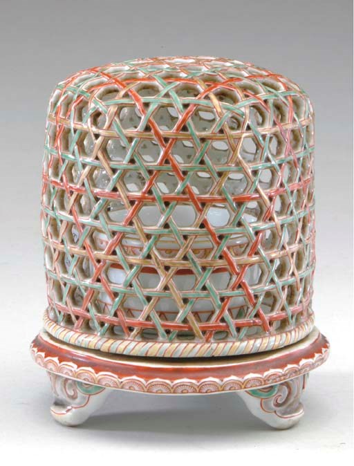 AN UNUSUAL FAMILLE VERTE DECORATED CENSER,