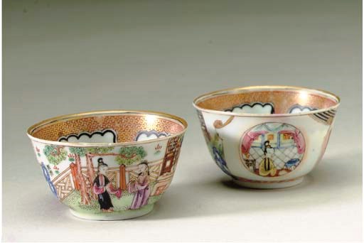 A PAIR OF FAMILLE ROSE AND GILT-DECORATED WINE CUPS,