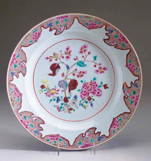 A LARGE FAMILLE ROSE CHARGER,