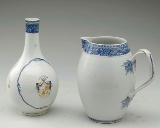 A CHINESE EXPORT BLUE FITZHUGH ARMORIAL BOTTLE VASE AND PITCHER,