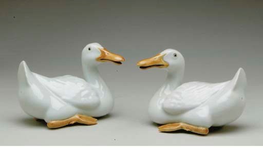 A PAIR OF CHINESE EXPORT GLAZED MODELS OF DUCKS,