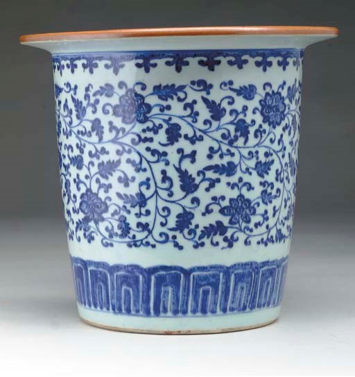 A BLUE AND WHITE CYLINDRICAL FLOWERPOT,