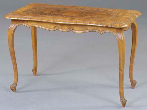 A SOUTH GERMAN BAROQUE PARQUETRY INLAID WALNUT TABLE,