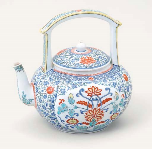 A FINE KAKIEMON EWER