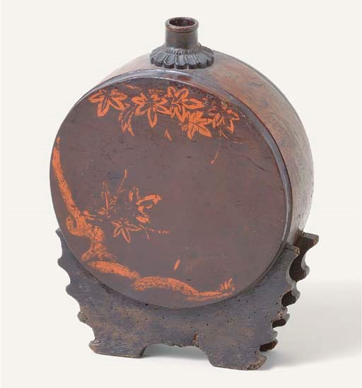 A LACQUER SAKE FLASK