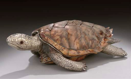 GORDON OF KHARTOUM INTEREST:- A VICTORIAN NOVELTY SILVER-GILT & HAWKSBILL TURTLE-SHELL CHEROOT BOX,