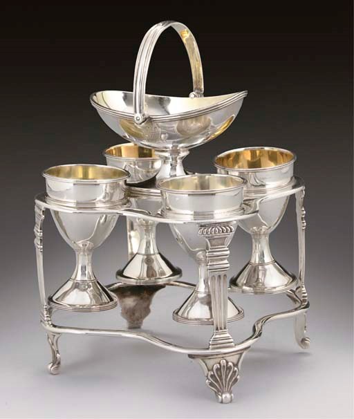 A GEORGE III SILVER EGG CRUET WITH 4 ASSOCIATED EGG CUPS,