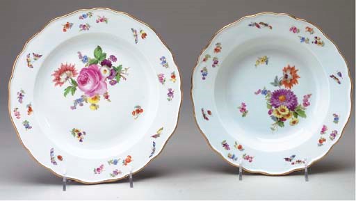 A MEISSEN PART DINNER SERVICE,