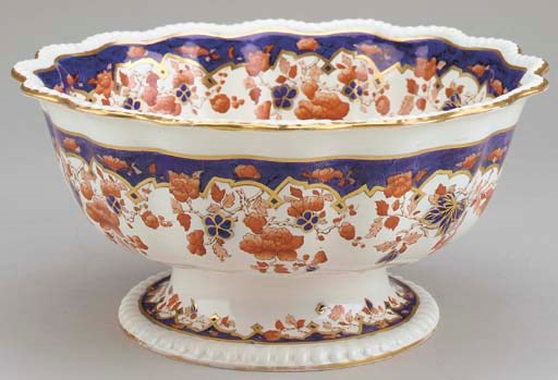 A SPODE IMARI TASTE TRANSFER-DECORATED BOWL, TWO STAFFORDSHIRE BLUE AND WHITE PLATTERS AND A BOWL,