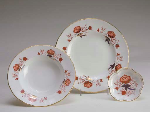 A ROYAL CROWN DERBY BALI PATTERN EXTENSIVE DINNER SERVICE,
