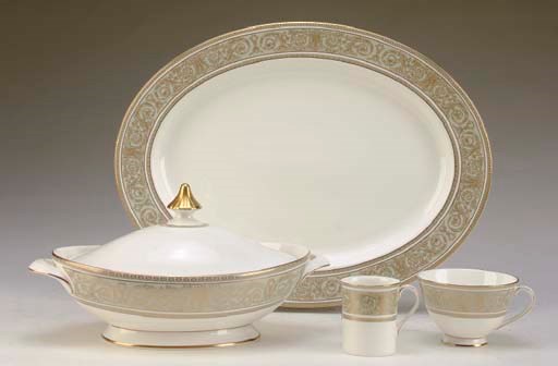 A ROYAL DOULTON EXTENSIVE DINNER SERVICE,