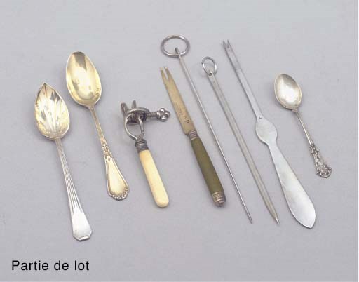 ENSEMBLE DE COUVERTS EN ARGENT ET METAL ARGENTE