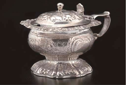 MOUTARDIER EN ARGENT ET VERRE BLANC