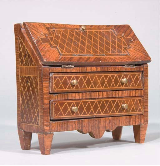 BUREAU DE PENTE MINIATURE DU XIXEME SIECLE