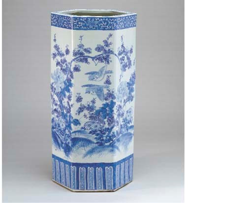 GRAND VASE