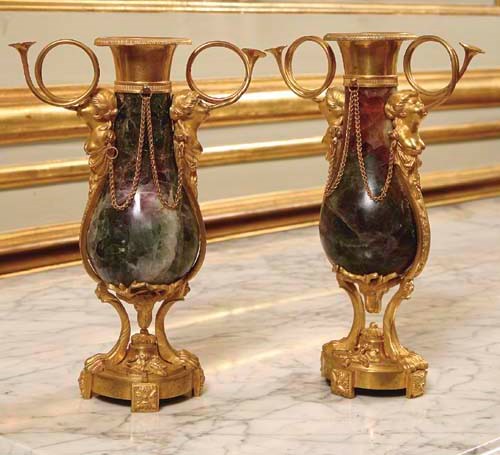 A PAIR OF ORMOLU-MOUNTED FLUORSPAR VASES