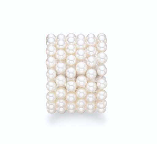 A SET OF CULTURED PEARL BRACELETS