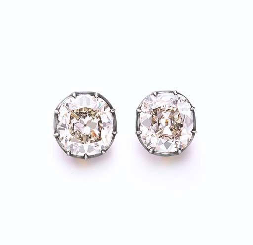 A PAIR OF DIAMOND EAR CLIPS