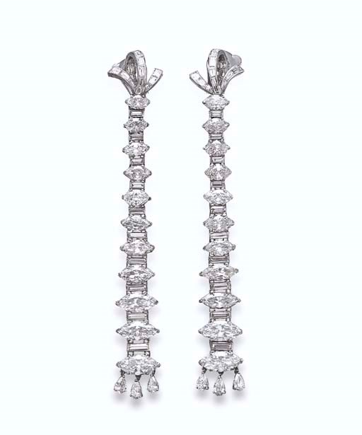 A PAIR OF DIAMOND EAR PENDANTS
