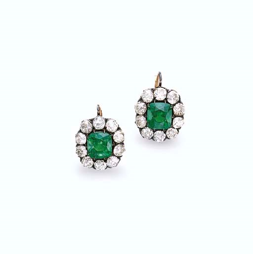 A PAIR OF ANTIQUE EMERALD AND DIAMOND EAR CLIPS