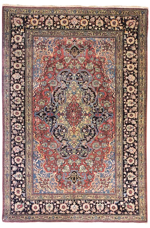 AN ISFAHAN RUG