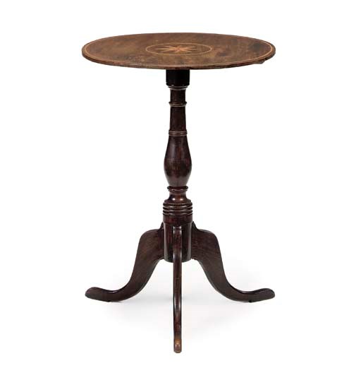 AN OAK CIRCULAR TRIPOD TABLE