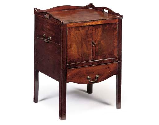 A GEORGE III MAHOGANY TRAY TOP COMMODE