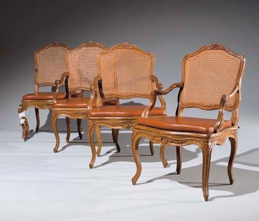 SUITE DE QUATRE FAUTEUILS D'EPOQUE LOUIS XV