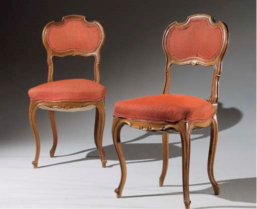PAIRE DE CHAISES DE STYLE LOUIS XV