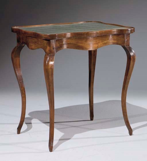 TABLE DITE CABARET DE STYLE LOUIS XV