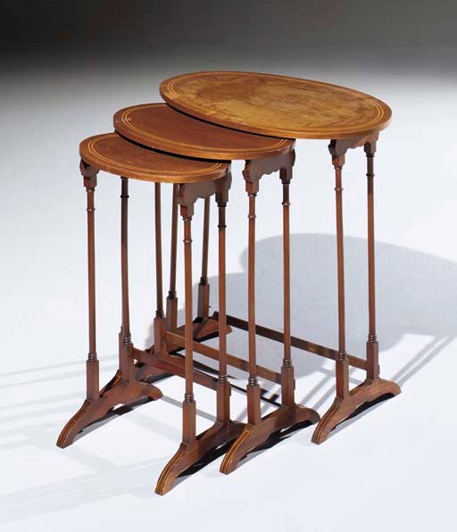 TROIS TABLES GIGOGNES