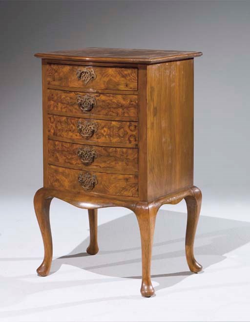 CHIFFONNIER DE STYLE CHIPPENDALE