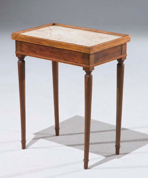 PETITE TABLE TELEPHONE DE STYLE LOUIS XVI