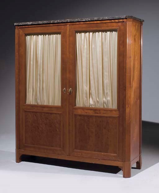 VITRINE DE STYLE LOUIS XVI