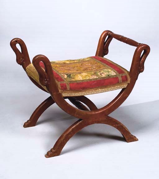 TABOURET CURULE DU XIXEME SIECLE