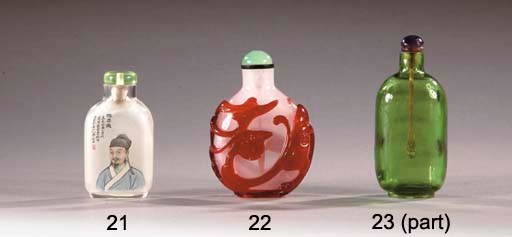 TABATIERE EN VERRE ET OVERLAY ROUGE