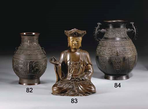 STATUE DE BODHISATTVA EN BRONZE LAQUE OR ET BRUN