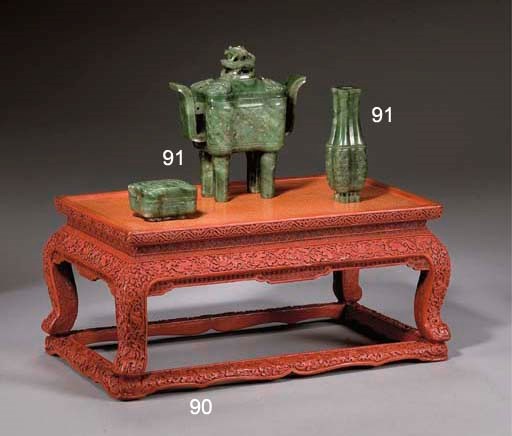 GARNITURE D'AUTEL EN JADE VERT EPINARD
