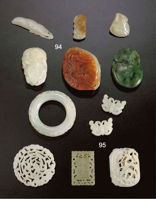 SIX PENDENTIFS EN JADE BLANC ET CELADON