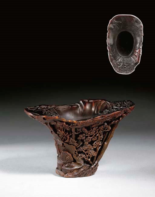 COUPE LIBATOIRE EN CORNE DE RHINOCEROS SCULPTEE