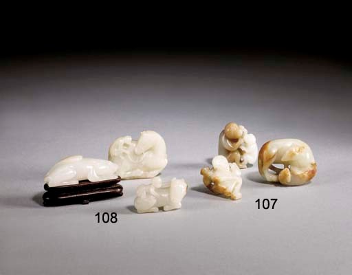 UNE BOUCLE DE CEINTURE ET DEUX GROUPES EN JADE