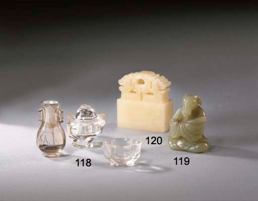 LOT DE TROIS PIECES MINIATURES EN CRISTAL DE ROCHE