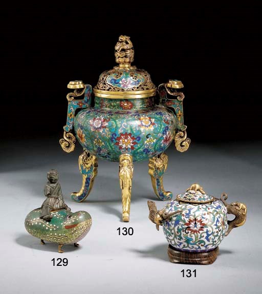 BRULE-PARFUM COUVERT EN BRONZE DORE ET EMAUX CLOISONNES